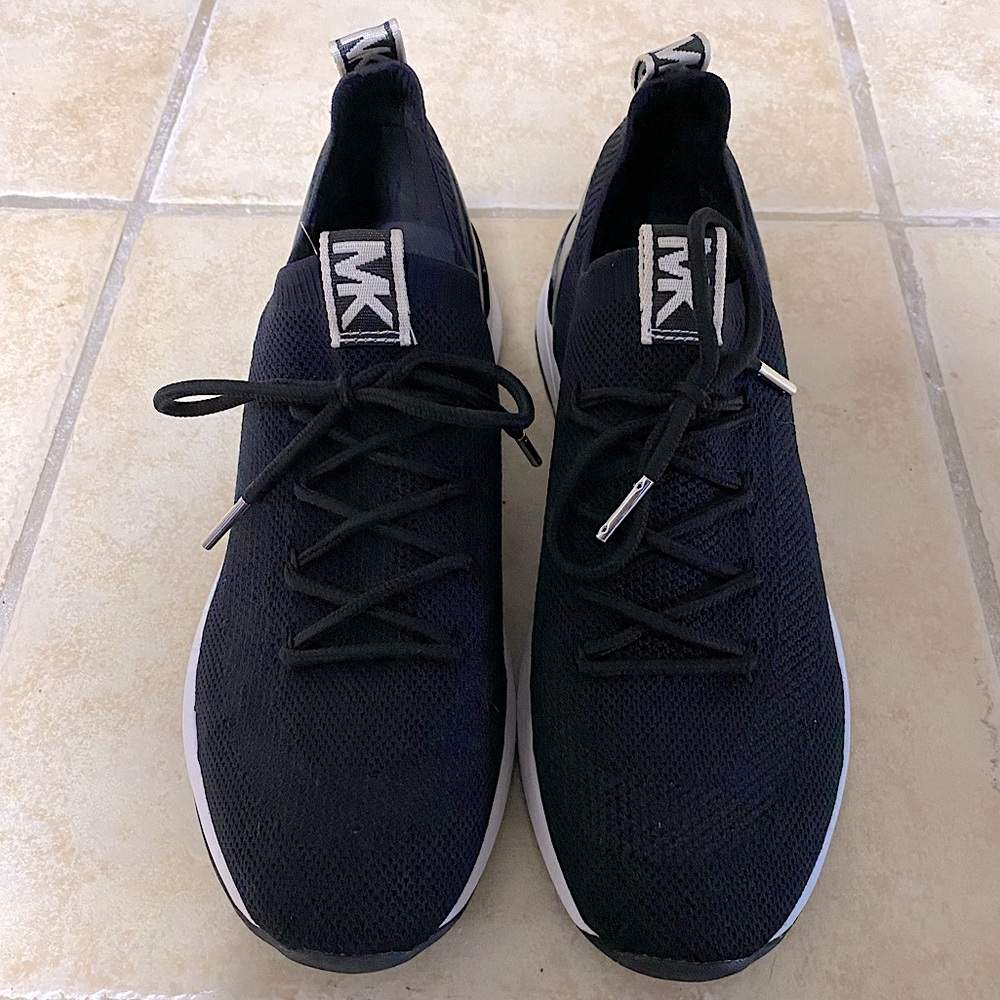 MK Michael Kors womens knit fabric trainers / running shoes NWT w/o box Sz 9